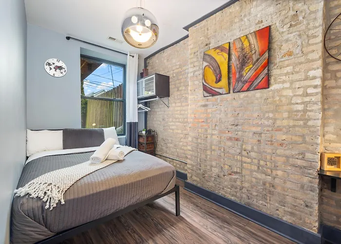 Mccormick Place Guest house 3*